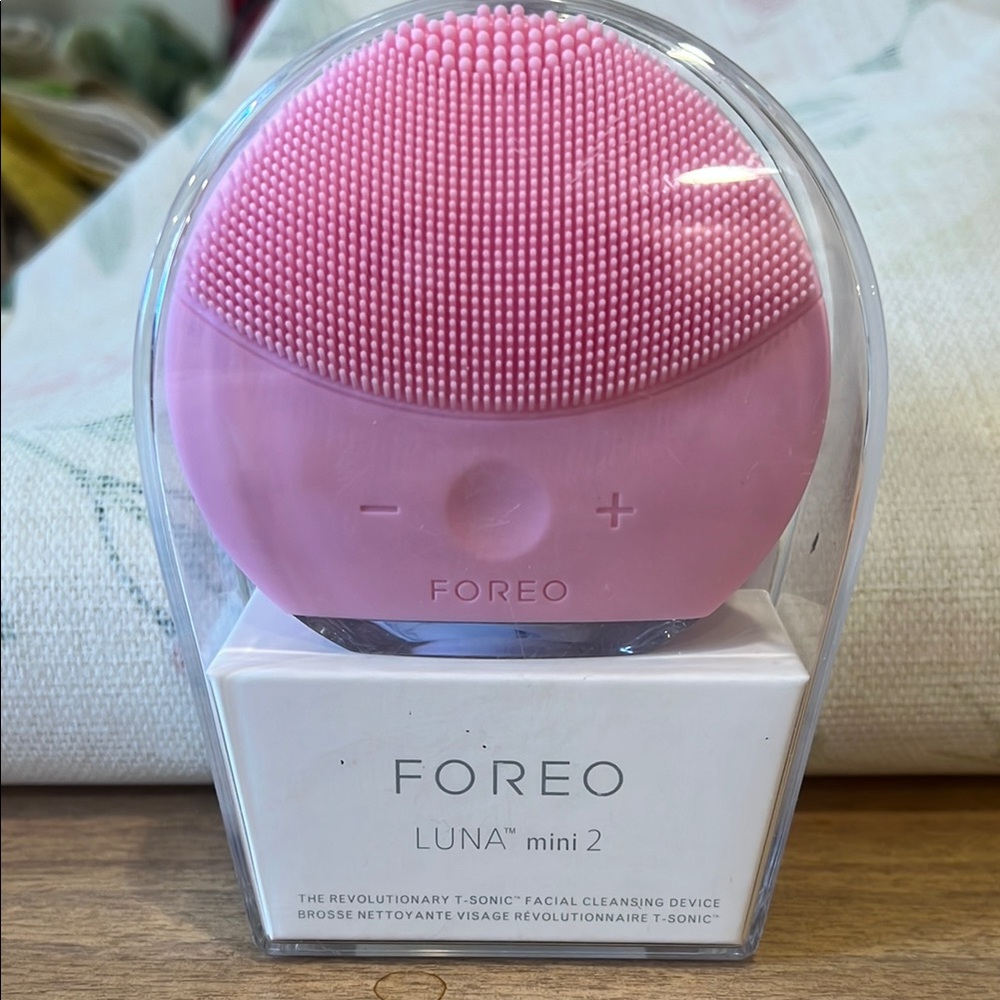Foreo Luna Mini 2 Facial Cleansing Device - Pink